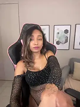 Snapshot of DianaHopson chatting on 02-28-25, 12:52 DianaHopson online show from 02-28-25, 12:52