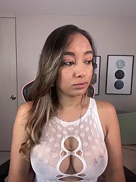 Snapshot of DianaHopson chatting on 02-28-25, 11:12 DianaHopson online show from 02-28-25, 11:12