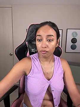 Snapshot of DianaHopson chatting on 03-01-25, 11:04 DianaHopson online show from 03-01-25, 11:04