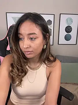 Snapshot of DianaHopson chatting on 03-04-25, 01:49 DianaHopson online show from 03-04-25, 01:49