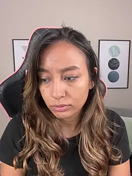 Snapshot of DianaHopson chatting on 03-07-25, 11:27 DianaHopson online show from 03-07-25, 11:27