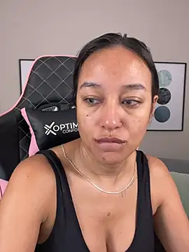 Snapshot of DianaHopson chatting on 03-08-25, 10:54 DianaHopson online show from 03-08-25, 10:54