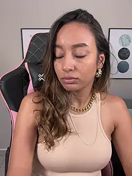 Snapshot of DianaHopson chatting on 03-09-25, 02:54 DianaHopson online show from 03-09-25, 02:54