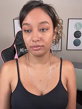 Snapshot of DianaHopson chatting on 03-11-25, 01:45 DianaHopson online show from 03-11-25, 01:45