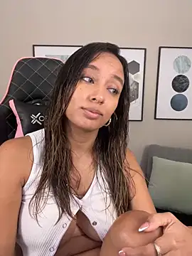 Snapshot of DianaHopson chatting on 03-13-25, 01:50 DianaHopson online show from 03-13-25, 01:50