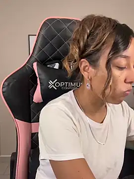 Snapshot of DianaHopson chatting on 03-14-25, 10:29 DianaHopson online show from 03-14-25, 10:29