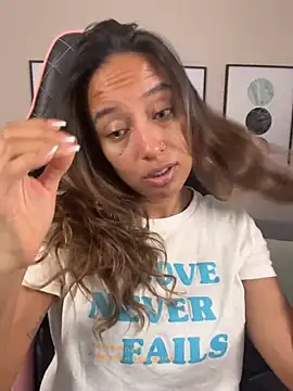 Snapshot of DianaHopson chatting on 03-15-25, 10:24 DianaHopson online show from 03-15-25, 10:24