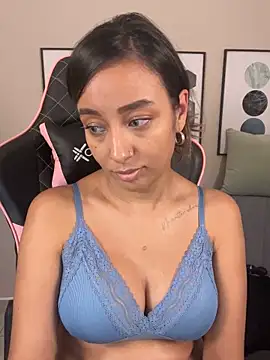 Snapshot of DianaHopson chatting on 03-15-25, 01:29 DianaHopson online show from 03-15-25, 01:29