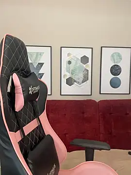 Snapshot of DianaHopson chatting on 03-20-25, 01:59 DianaHopson online show from 03-20-25, 01:59