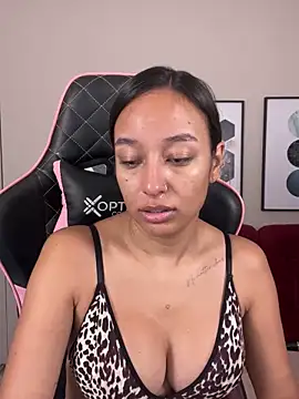 Snapshot of DianaHopson chatting on 03-22-25, 11:32 DianaHopson online show from 03-22-25, 11:32