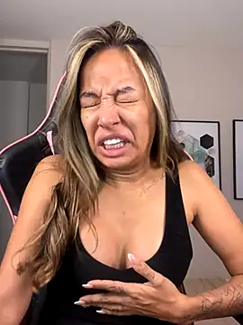 Snapshot of DianaHopson chatting on 09-11-25, 10:04 DianaHopson online show from 09-11-25, 10:04