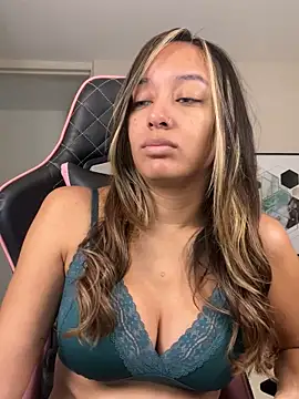 Snapshot of DianaHopson chatting on 09-29-25, 11:26 DianaHopson online show from 09-29-25, 11:26