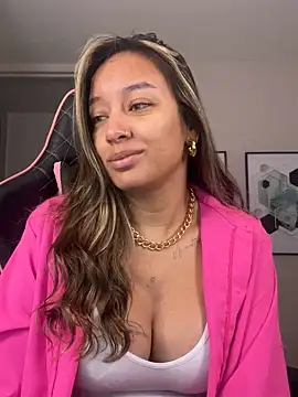 Snapshot of DianaHopson chatting on 10-08-25, 09:51 DianaHopson online show from 10-08-25, 09:51