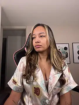 Snapshot of DianaHopson chatting on 10-12-25, 12:20 DianaHopson online show from 10-12-25, 12:20