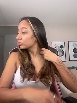 Snapshot of DianaHopson chatting on 11-09-25, 12:14 DianaHopson online show from 11-09-25, 12:14