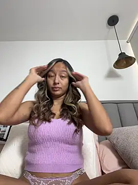 Snapshot of DianaHopson chatting on 11-27-25, 08:11 DianaHopson online show from 11-27-25, 08:11