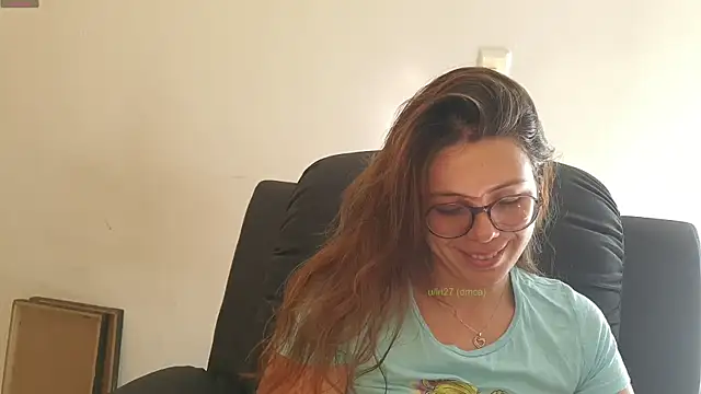 Snapshot of irinasweet27 chatting on 03-09-25, 01:37 irinasweet27 online show from 03-09-25, 01:37