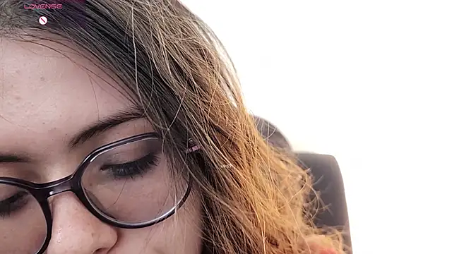 Snapshot of irinasweet27 chatting on 10-10-25, 12:53 irinasweet27 online show from 10-10-25, 12:53