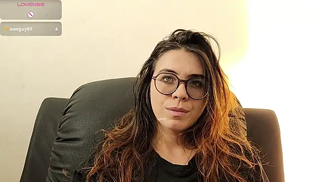 Snapshot of irinasweet27 chatting on 10-15-25, 12:00 irinasweet27 online show from 10-15-25, 12:00