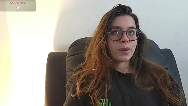 Snapshot of irinasweet27 chatting on 10-17-25, 02:08 irinasweet27 online show from 10-17-25, 02:08