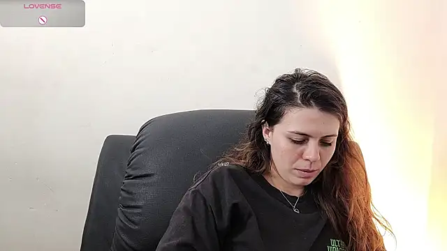 Snapshot of irinasweet27 chatting on 10-18-25, 02:14 irinasweet27 online show from 10-18-25, 02:14