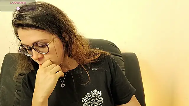 Snapshot of irinasweet27 chatting on 11-06-25, 01:17 irinasweet27 online show from 11-06-25, 01:17