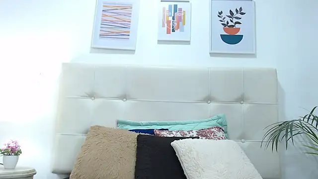 Snapshot of TiffanyFox1 chatting on 02-27-25, 12:02 TiffanyFox1 online show from 02-27-25, 12:02