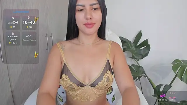 cutewhitneyr online show from 12-15-25, 01:04