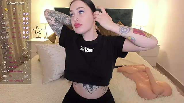 Snapshot of missAngellina chatting on 01-16-25, 02:51 missAngellina online show from 01-16-25, 02:51