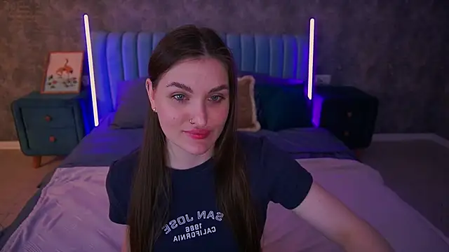 EmmyCharmm online show from 04-05-26, 05:37