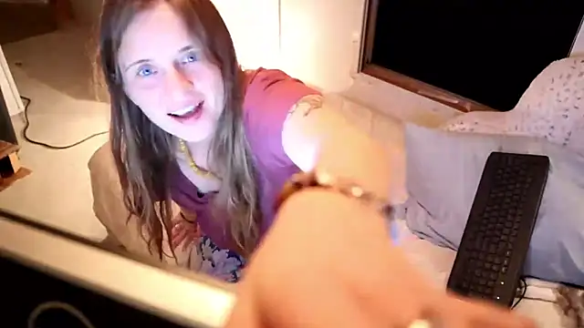 Snapshot of xxpixeyxx chatting on 09-17-25, 03:52 xxpixeyxx online show from 09-17-25, 03:52