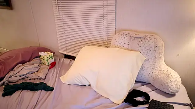 Snapshot of xxpixeyxx chatting on 09-30-25, 03:33 xxpixeyxx online show from 09-30-25, 03:33