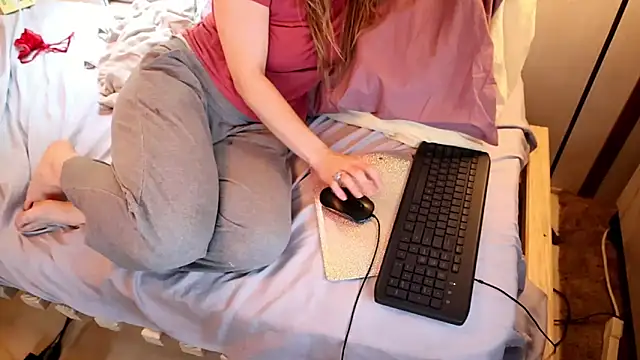 Snapshot of xxpixeyxx chatting on 09-30-25, 04:23 xxpixeyxx online show from 09-30-25, 04:23