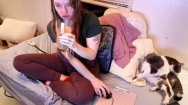 Snapshot of xxpixeyxx chatting on 10-09-25, 08:23 xxpixeyxx online show from 10-09-25, 08:23