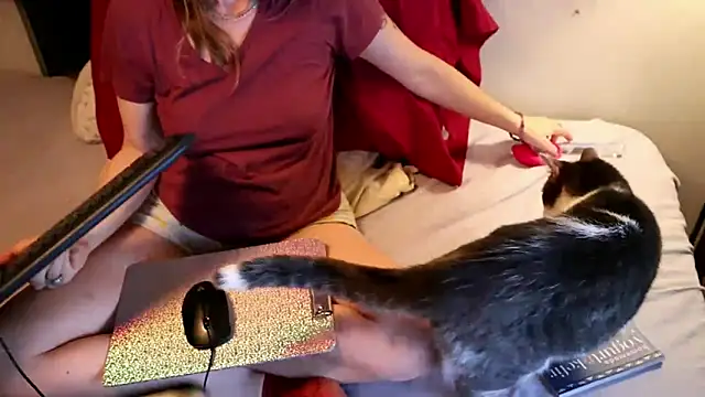 Snapshot of xxpixeyxx chatting on 10-13-25, 02:44 xxpixeyxx online show from 10-13-25, 02:44