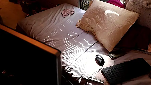 Snapshot of xxpixeyxx chatting on 10-15-25, 04:29 xxpixeyxx online show from 10-15-25, 04:29