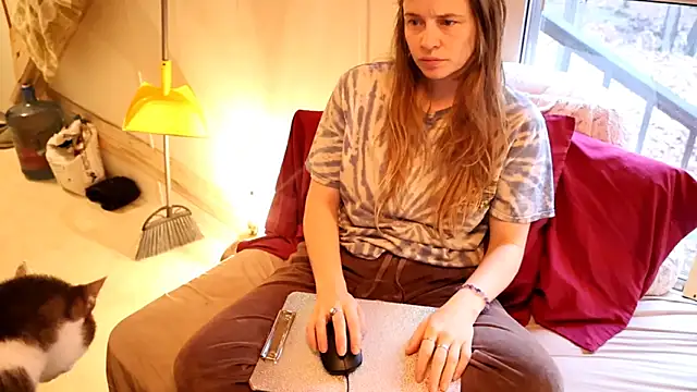 Snapshot of xxpixeyxx chatting on 11-21-25, 01:32 xxpixeyxx online show from 11-21-25, 01:32