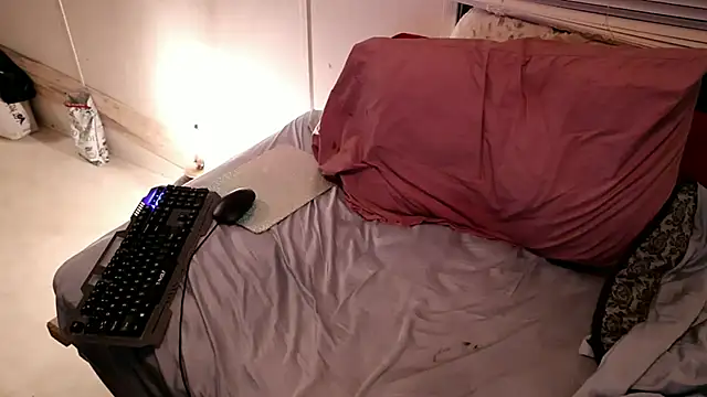 Snapshot of xxpixeyxx chatting on 11-24-25, 03:28 xxpixeyxx online show from 11-24-25, 03:28