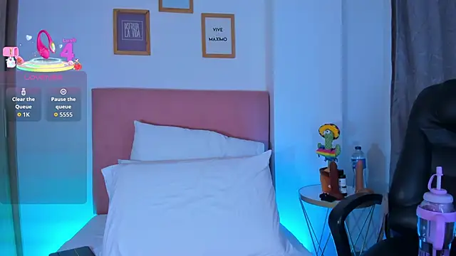 Snapshot of samantha_x_s chatting on 11-19-25, 03:39 samantha x s online show from 11-19-25, 03:39