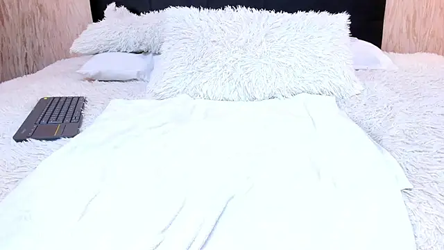 JulietaHazze online show from 01-18-25, 06:10