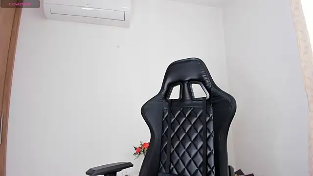 amara falcon online show from 11-21-25, 02:27