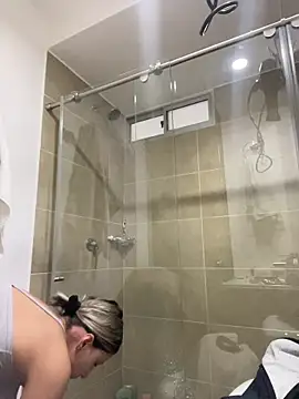 Ameellie online show from 12-17-25, 06:36