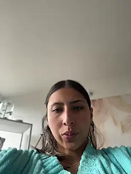 Snapshot of Ameellie chatting on 04-30-26, 02:45 Ameellie online show from 04-30-26, 02:45