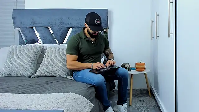 Zack Froone online show from 10-23-25, 04:06