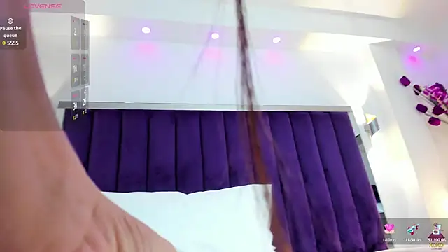 Snapshot of SaraRiley chatting on 02-04-25, 11:06 SaraRiley online show from 02-04-25, 11:06