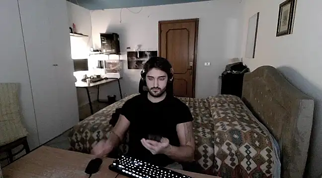 Snapshot of Alexox02 chatting on 12-20-24, 08:55 Alexox02 online show from 12-20-24, 08:55