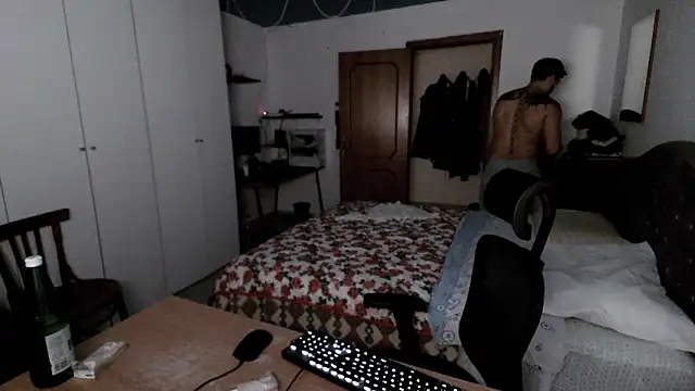 Snapshot of Alexox02 chatting on 12-27-24, 07:14 Alexox02 online show from 12-27-24, 07:14