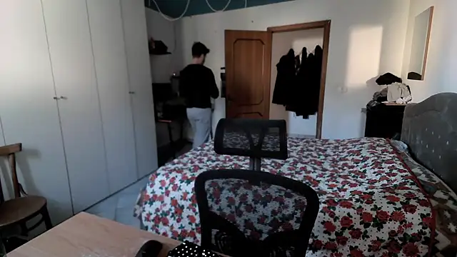 Snapshot of Alexox02 chatting on 01-04-25, 10:38 Alexox02 online show from 01-04-25, 10:38