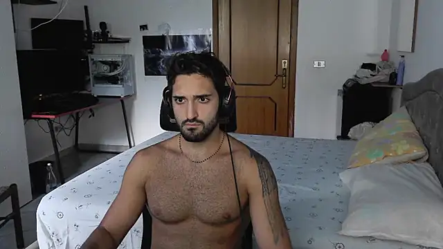 Snapshot of Alexox02 chatting on 09-30-25, 04:12 Alexox02 online show from 09-30-25, 04:12