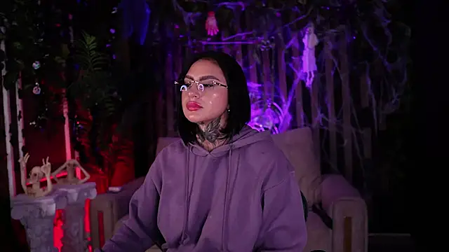 Kleeopatra  online show from 10-14-25, 02:45